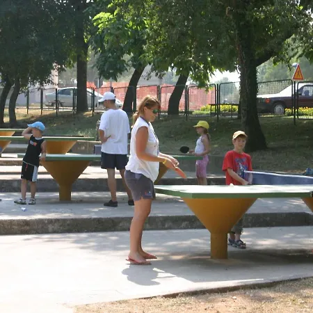 Luxury 2 5km From Historic Apartman